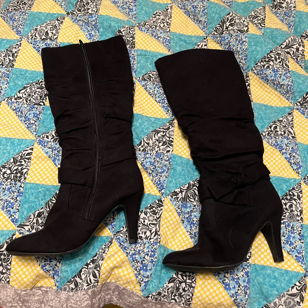 Boots with bows